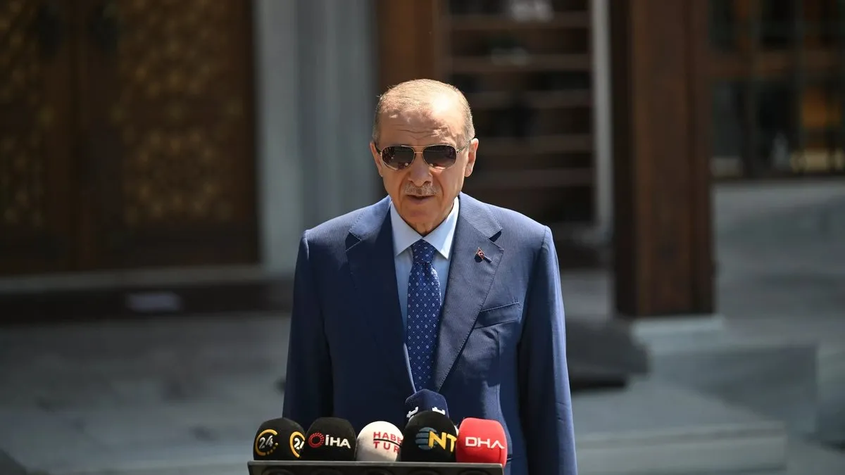 Başkan Erdoğan, cuma namazını Hezarfen Ahmet Çelebi Camisi’nde kıldı