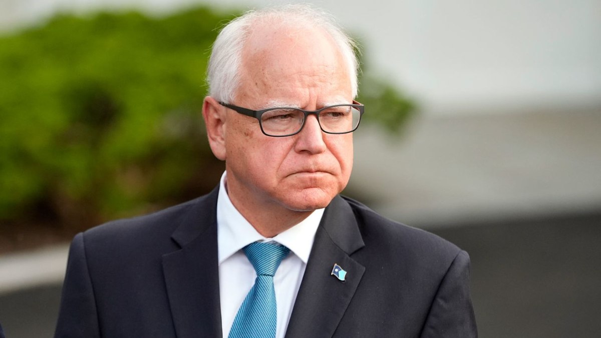 Tim Walz’dan Donald Trump’ın fast food restoranında çalışmasına sert eleştiri