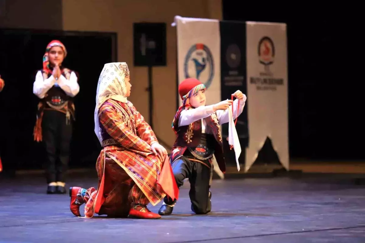 Denizli’de Halk Oyunları Kulüpler Türkiye Şampiyonası Devam Ediyor